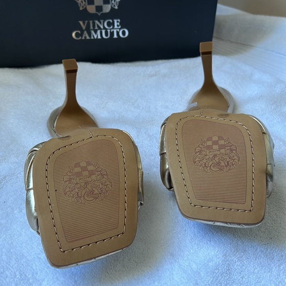 Vince Camuto - gold woven mule - size 6 - Picture 3 of 3